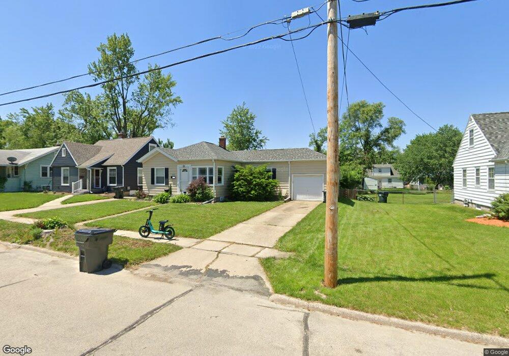 627 29th St SE, Cedar Rapids, IA 52403 - photo 1