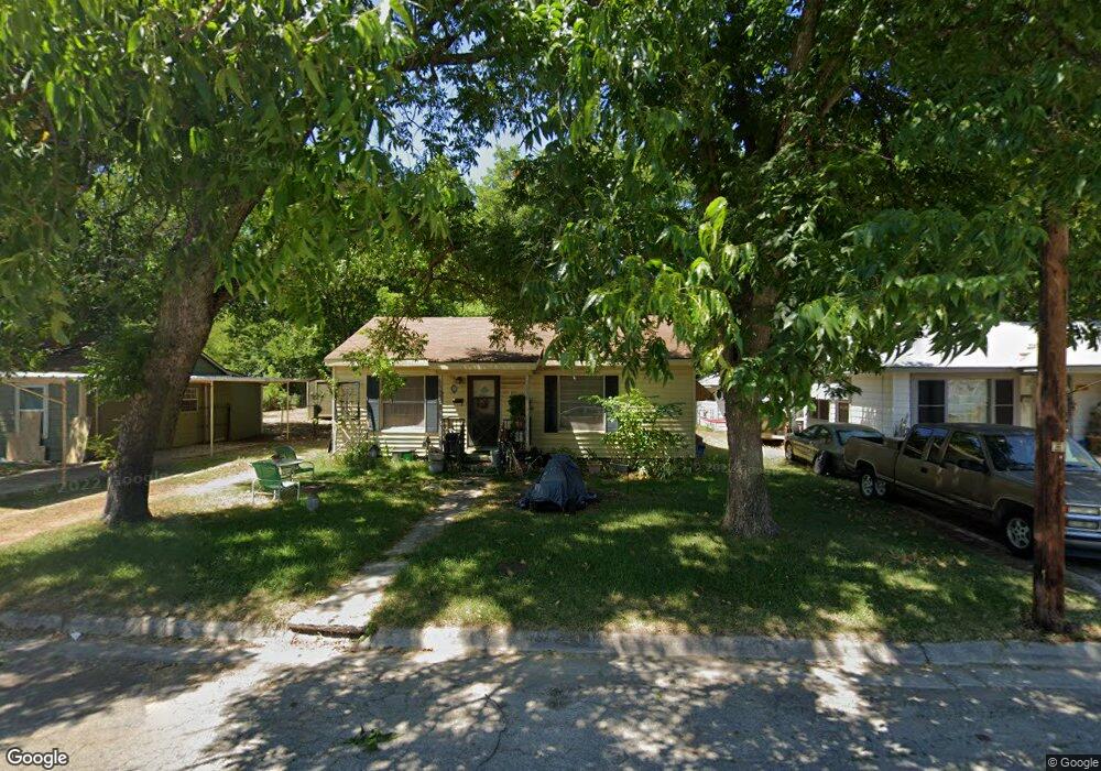 1507 E Tennie St, Gainesville, TX 76240 - photo 1