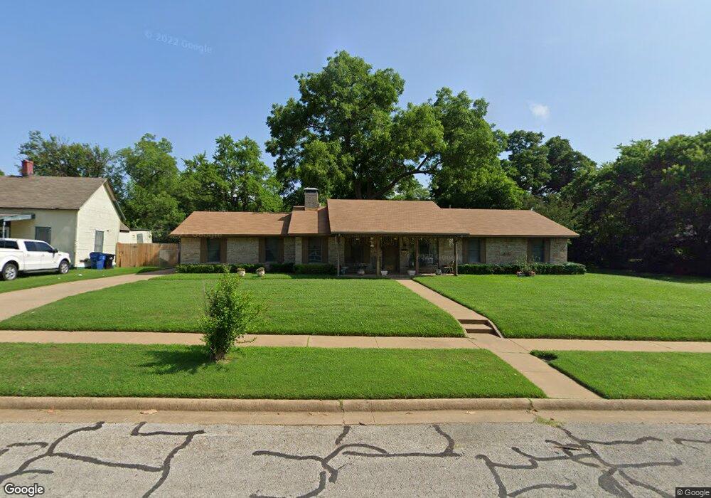 621 W Walker St, Denison, TX 75020 - photo 1