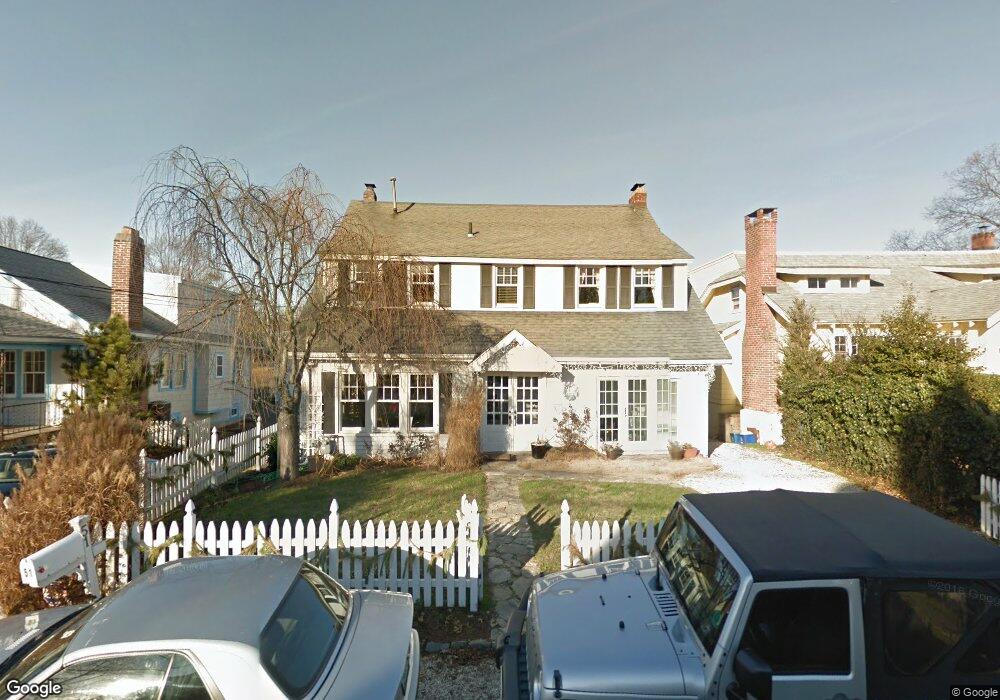 51 Edgewater Dr, Old Greenwich, CT 06870 - photo 1