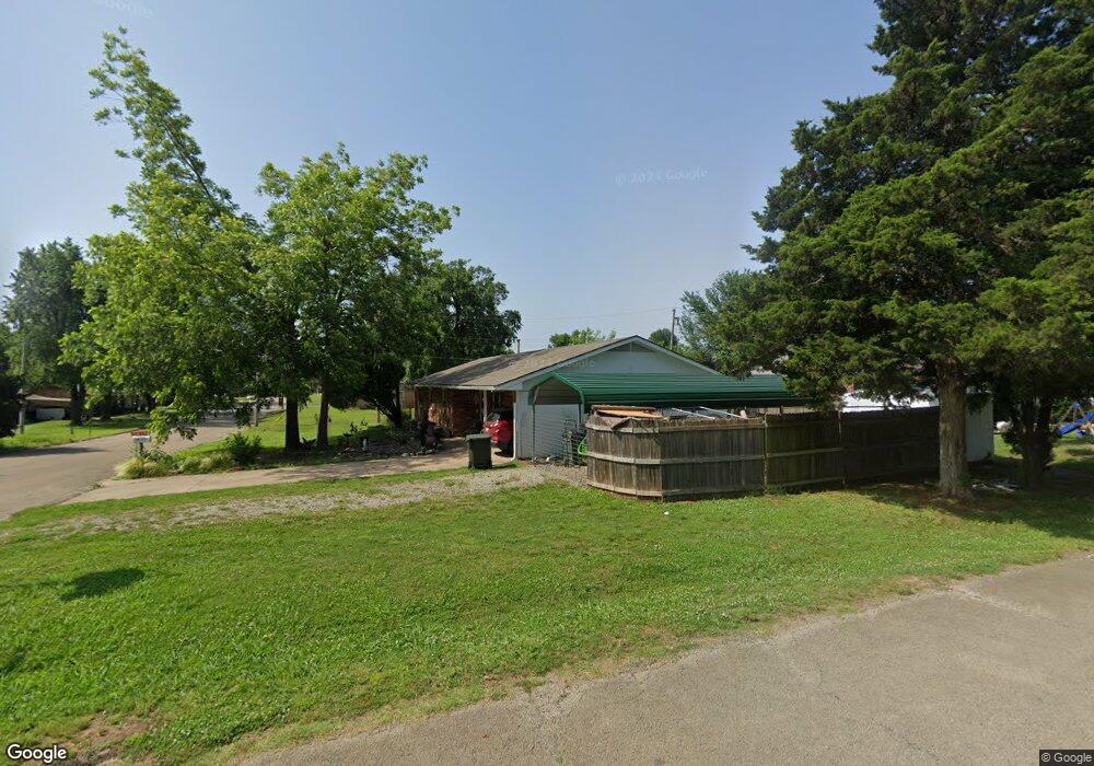 1239 E 3rd St, Cushing, OK 74023 - photo 1