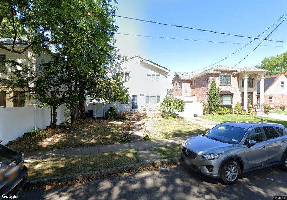 26309 E Williston Ave, Floral Park, NY 11001 - photo 1