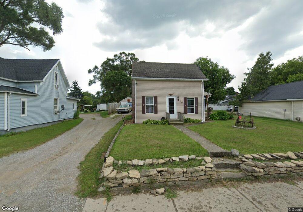 816 E Huron Ave, Bad Axe, MI 48413 - photo 1