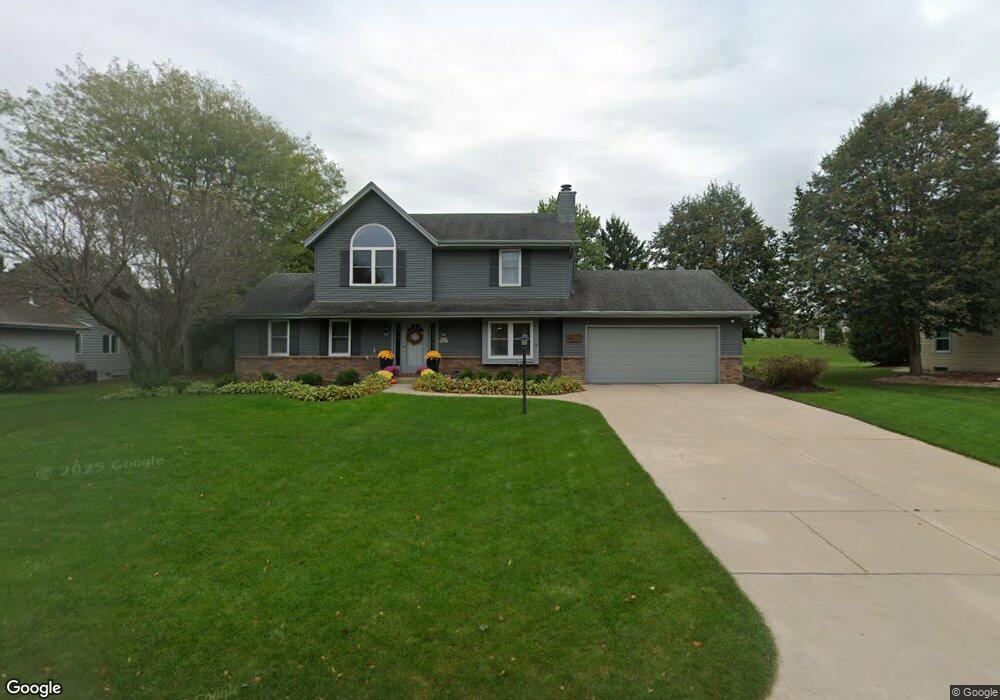 N102W15923 Yorktowne Ln, Germantown, WI 53022 - photo 1