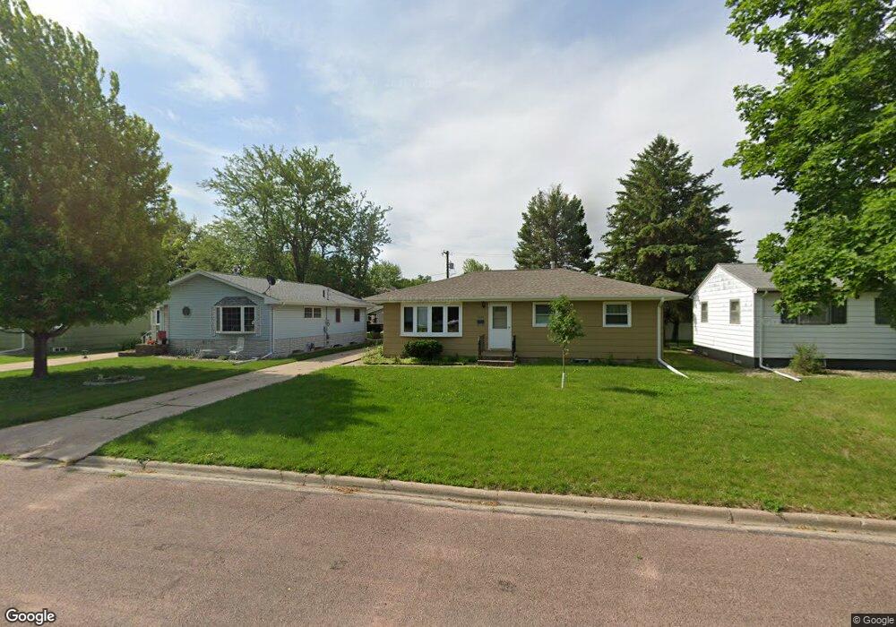 1605 E 3rd Ave, Mitchell, SD 57301 - photo 1