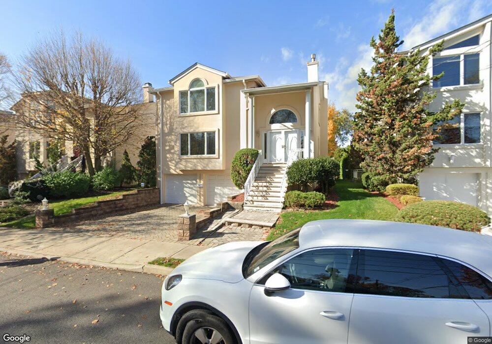 1029 Abbott Blvd, Fort Lee, NJ 07024 - photo 1