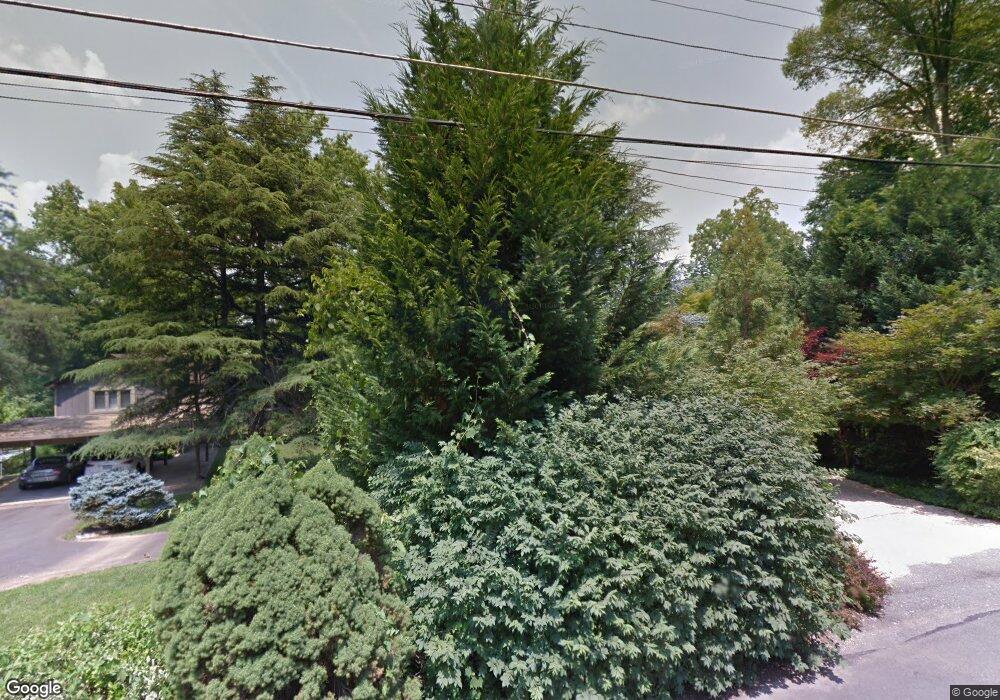 6204 Lakeview Dr, Falls Church, VA 22041 - photo 1