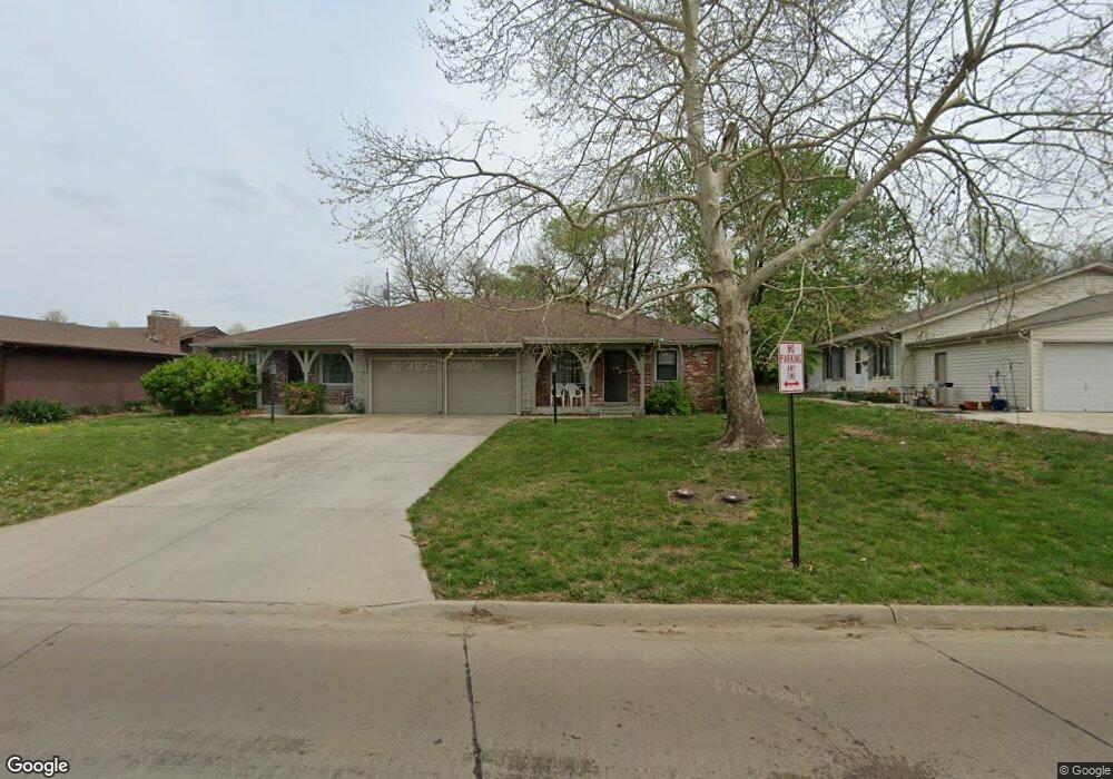 1512 SW Mcalister Ave, Topeka, KS 66604 - photo 1