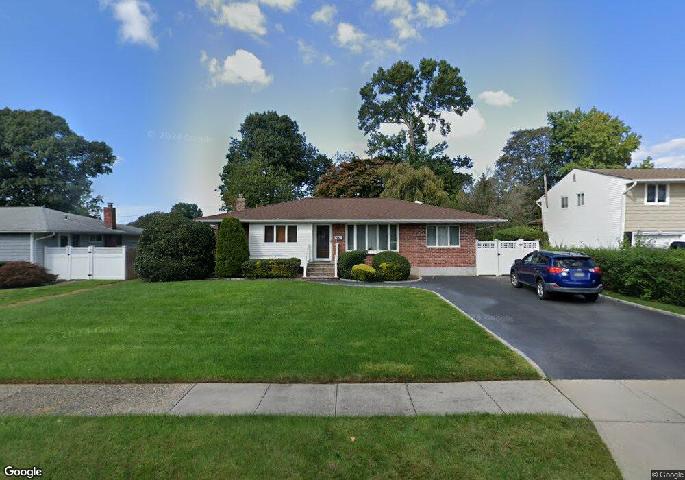 35 Rita Crescent, ComMacK, NY 11725 - photo 1