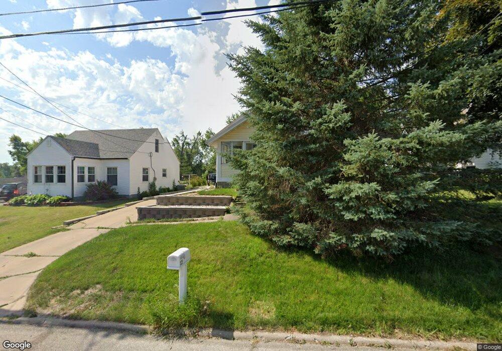 525 Wilson Avenue Dr SW, Cedar Rapids, IA 52404 - photo 1