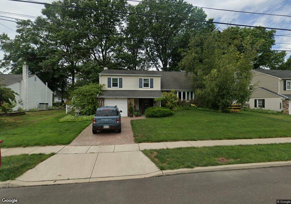 164 Walton Dr, Morrisville, PA 19067 - photo 1