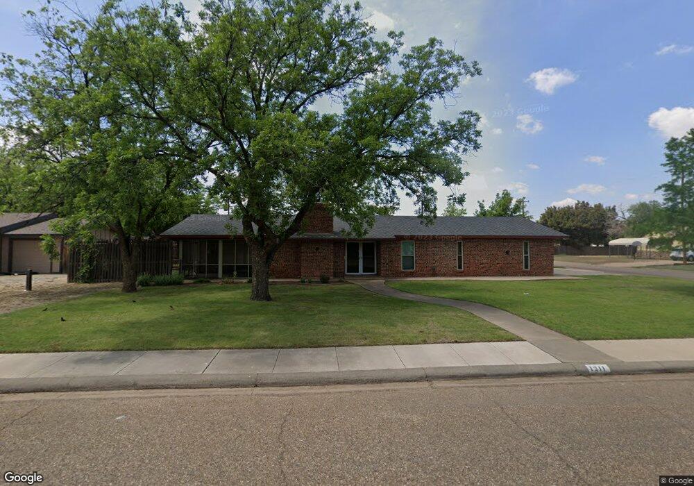 1211 Xenia St, Plainview, TX 79072 - photo 1