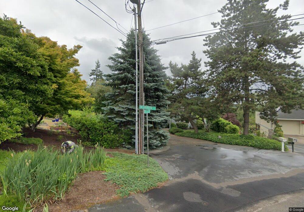 5802 SW Southview Place, Portland, OR 97219 - photo 1