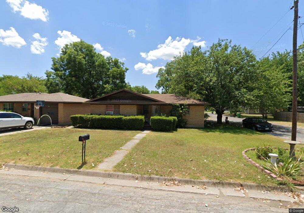 1600 Elizabeth St, Gainesville, TX 76240 - photo 1