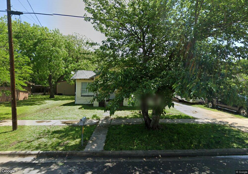 312 S Grand Ave, Gainesville, TX 76240 - photo 1