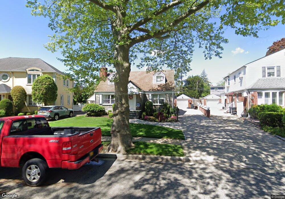 35 Yale Blvd, New Hyde Park, NY 11040 - photo 1