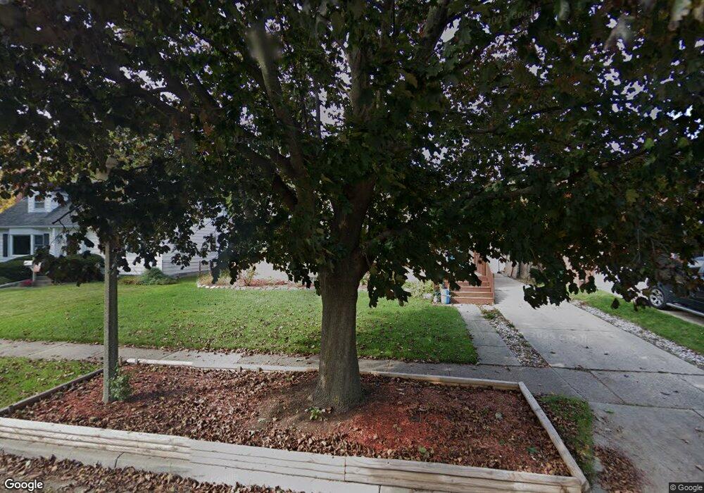 2510 Wellington Rd, Lansing, MI 48910 - photo 1