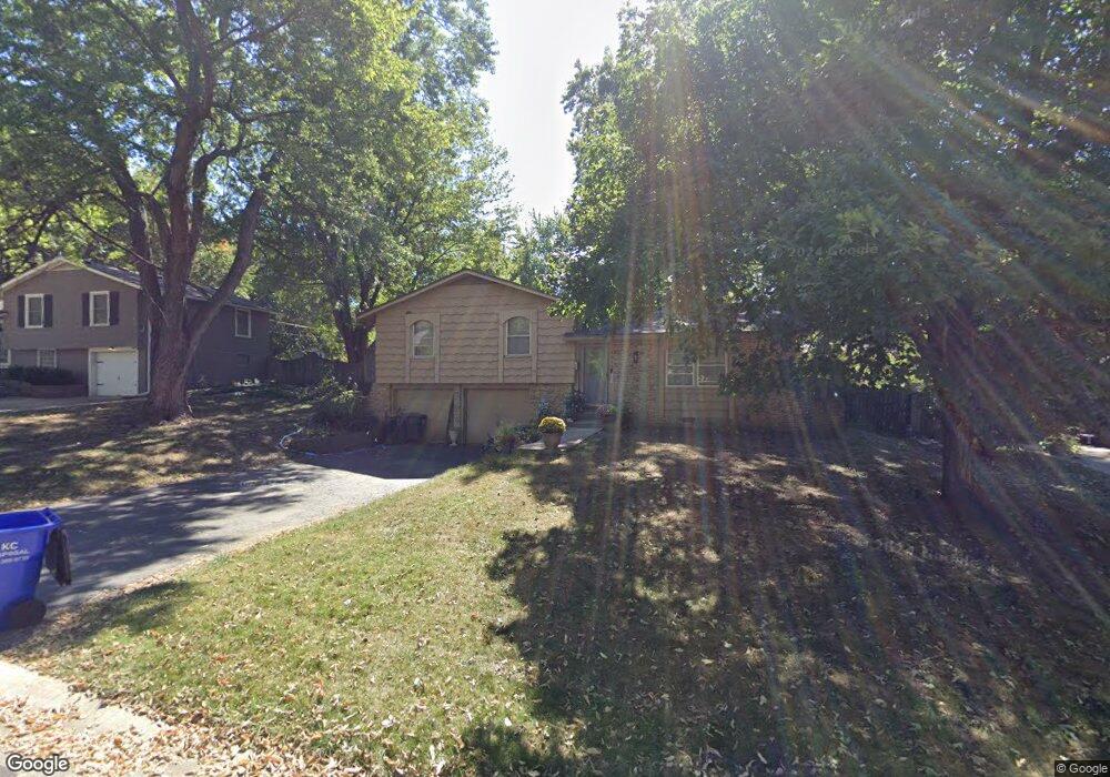 6919 Halsey Dr, Shawnee, KS 66216 - photo 1
