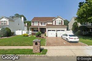 5 York Dr, Helmetta, NJ 08828