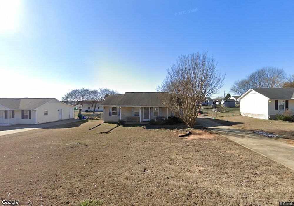 305 Crest Dr, Inman, SC 29349 - photo 1