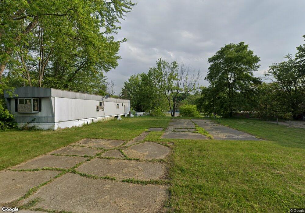 5033 N Naomikong Dr, Flint, MI 48506 - photo 1