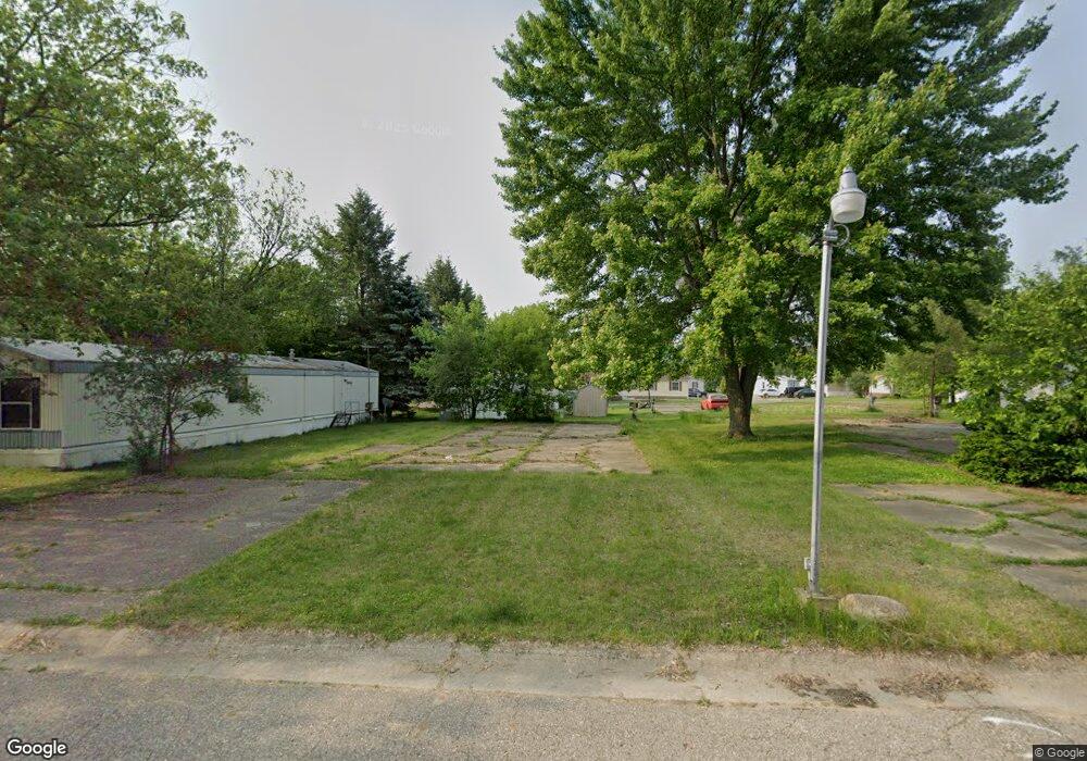 5036 N Naomikong Dr, Flint, MI 48506 - photo 1