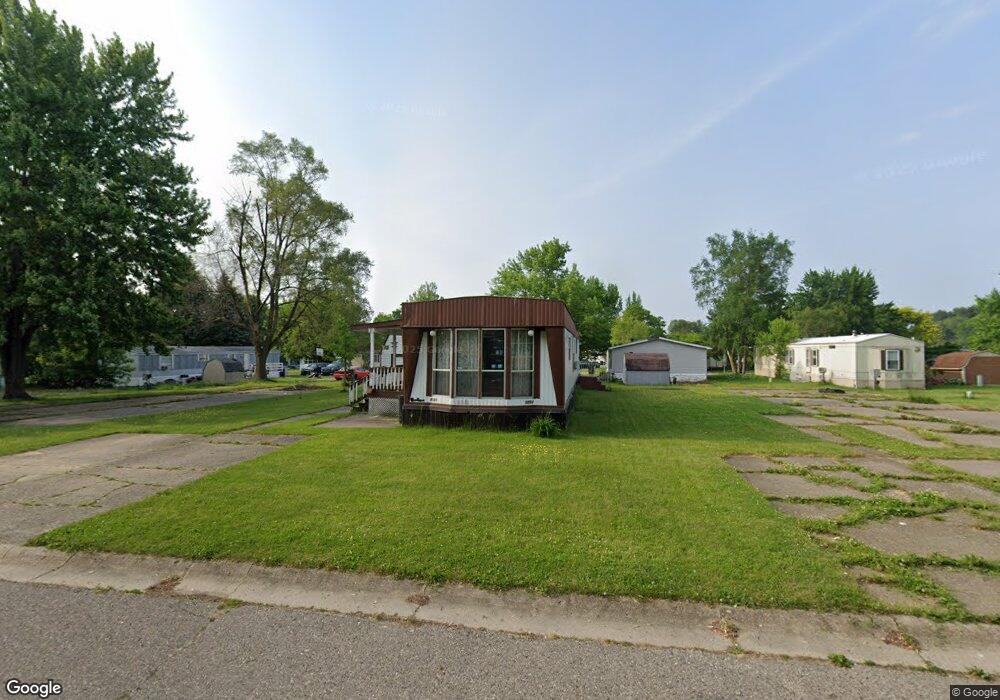 5032 N Naomikong Dr, Flint, MI 48506 - photo 1