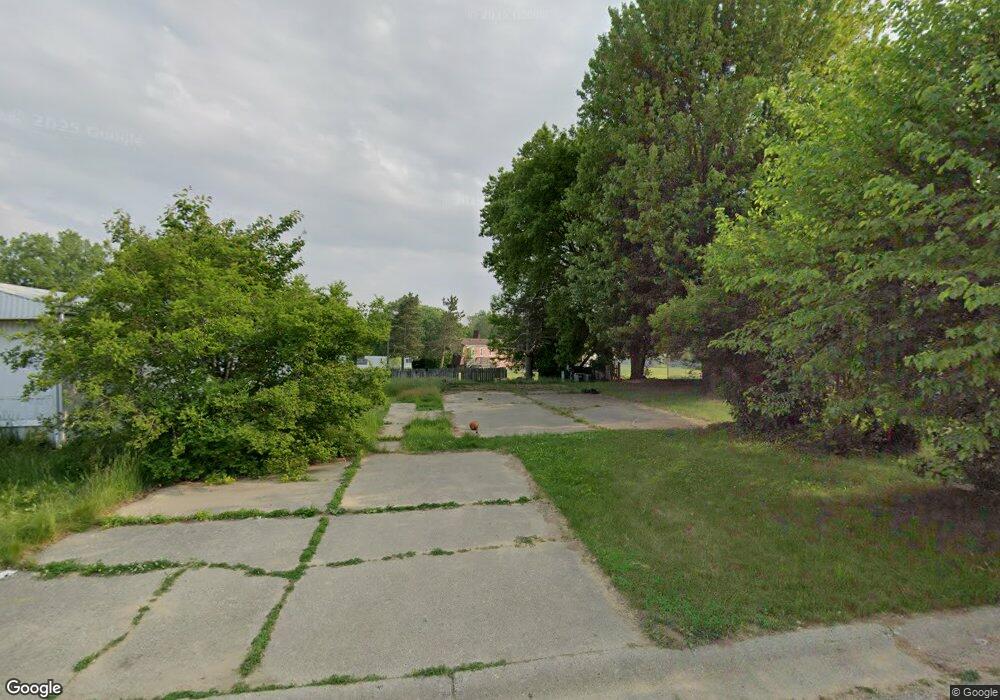 5009 N Naomikong Dr, Flint, MI 48506 - photo 1