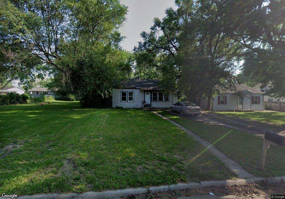 805 SE Pinecrest Dr, Topeka, KS 66605 - photo 1