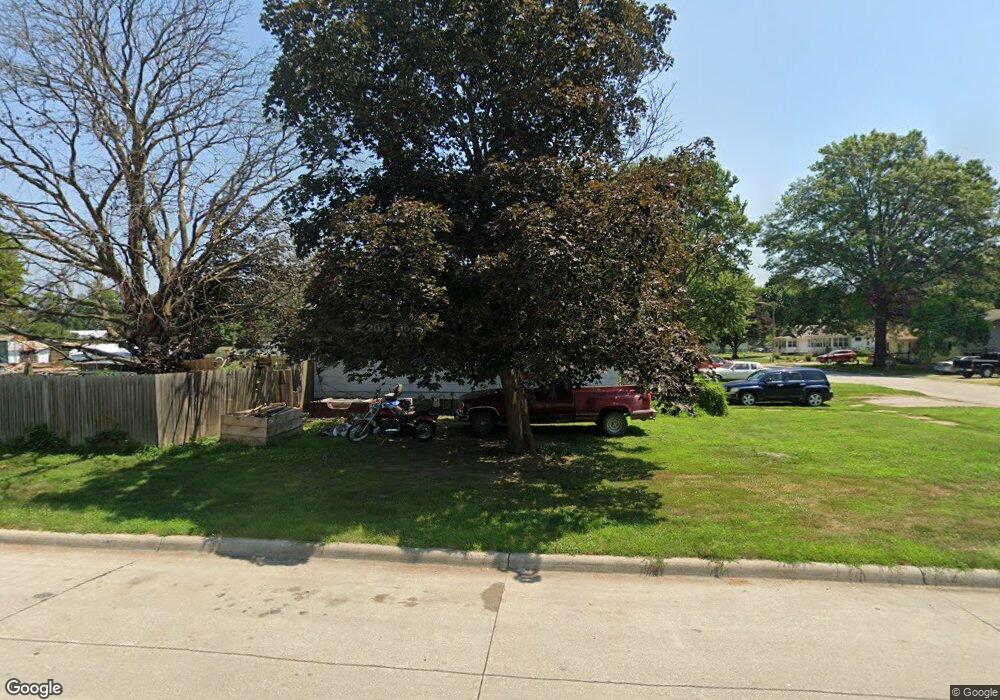 911 W Summit Ave, Shenandoah, IA 51601 - photo 1