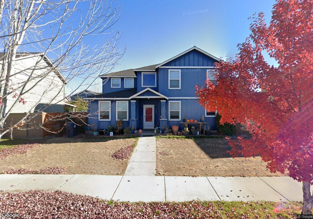 1452 NE 3rd St, Redmond, OR 97756 - photo 1
