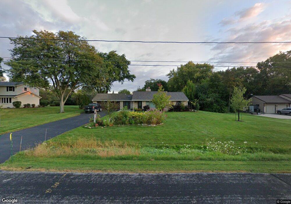 N80W16102 Rainbow Dr, Menomonee Falls, WI 53051 - photo 1