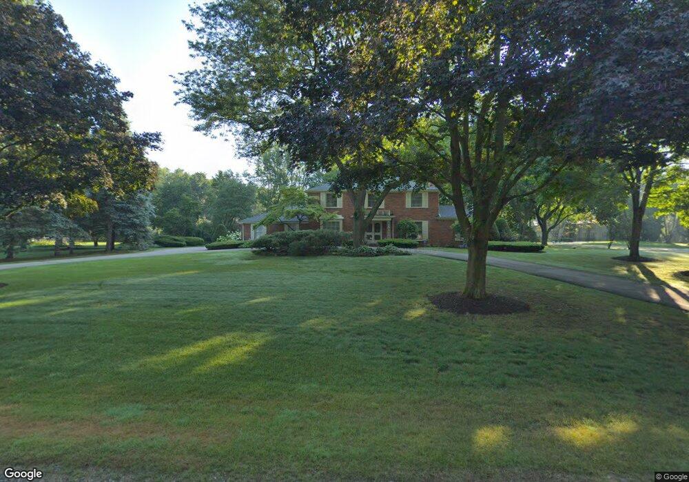 5411 Deep Wood Rd, Bloomfield Hills, MI 48302 - photo 1