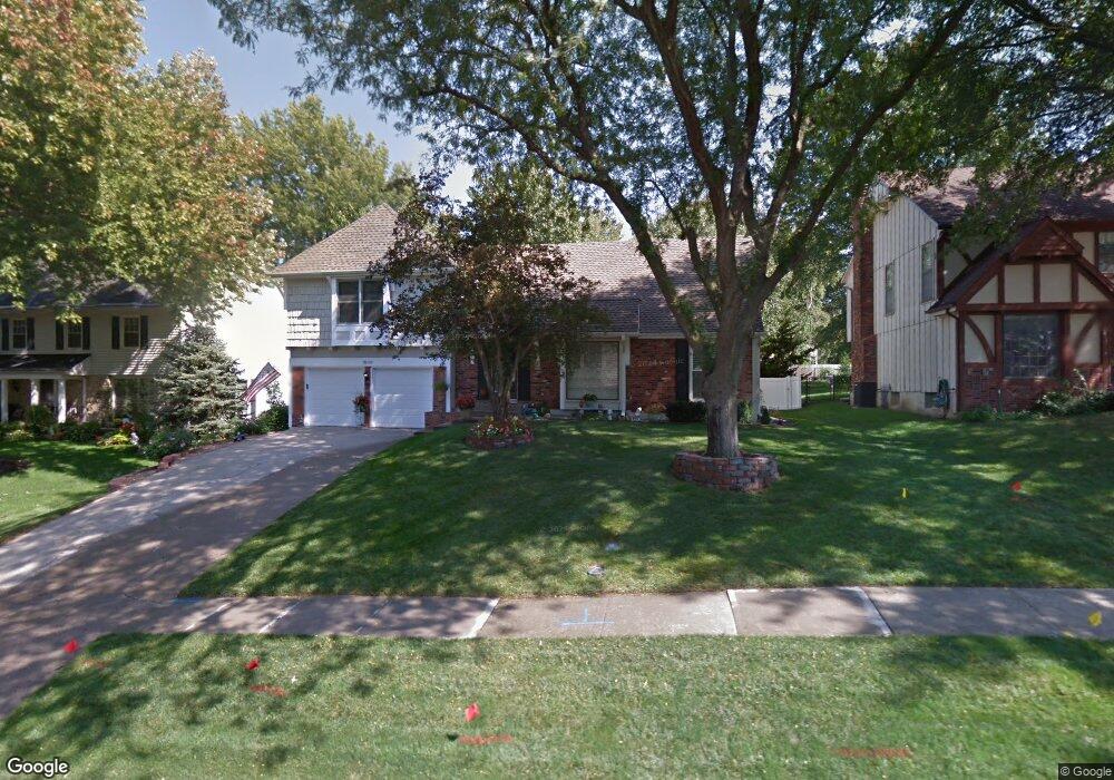 7609 Haskins St, Shawnee, KS 66216 - photo 1