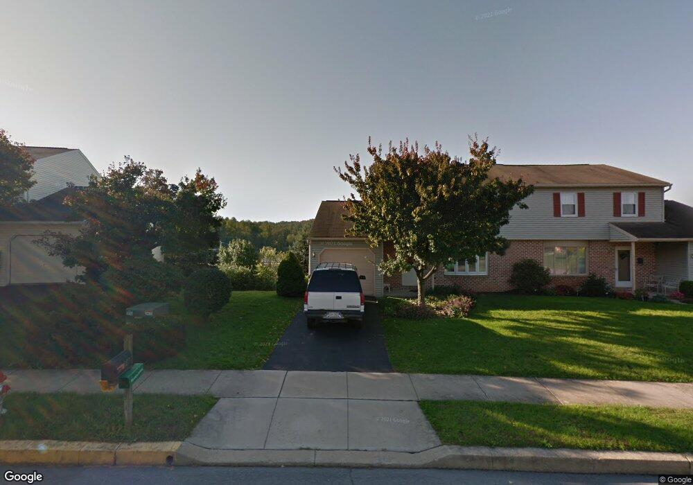 1718 Acorn Dr, Reading, PA 19608 - photo 1