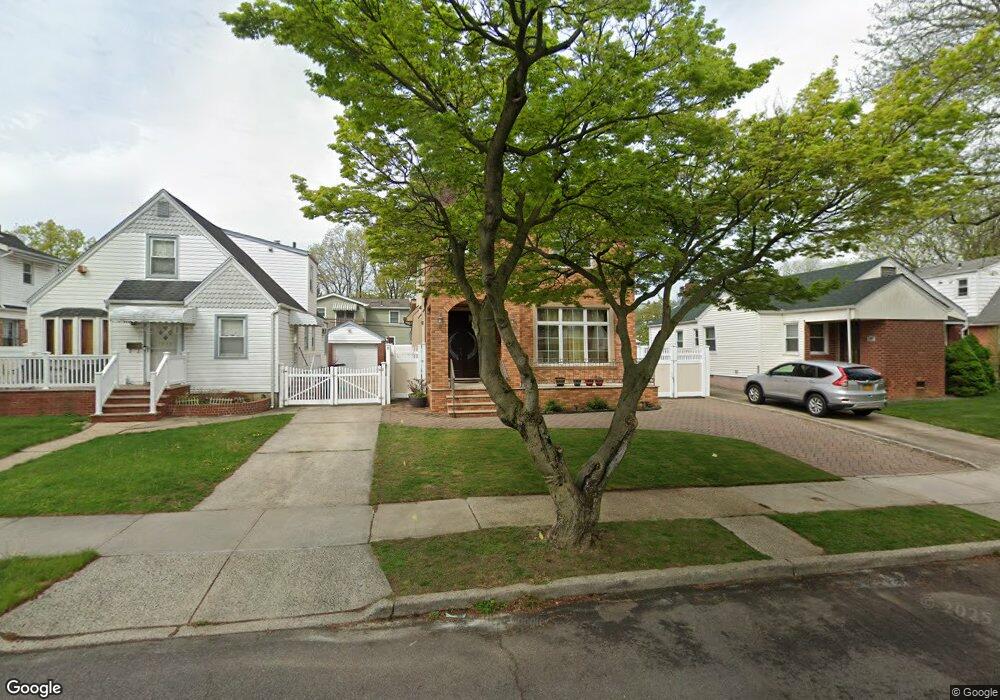 7812 268th St, Glen Oaks, NY 11004 - photo 1