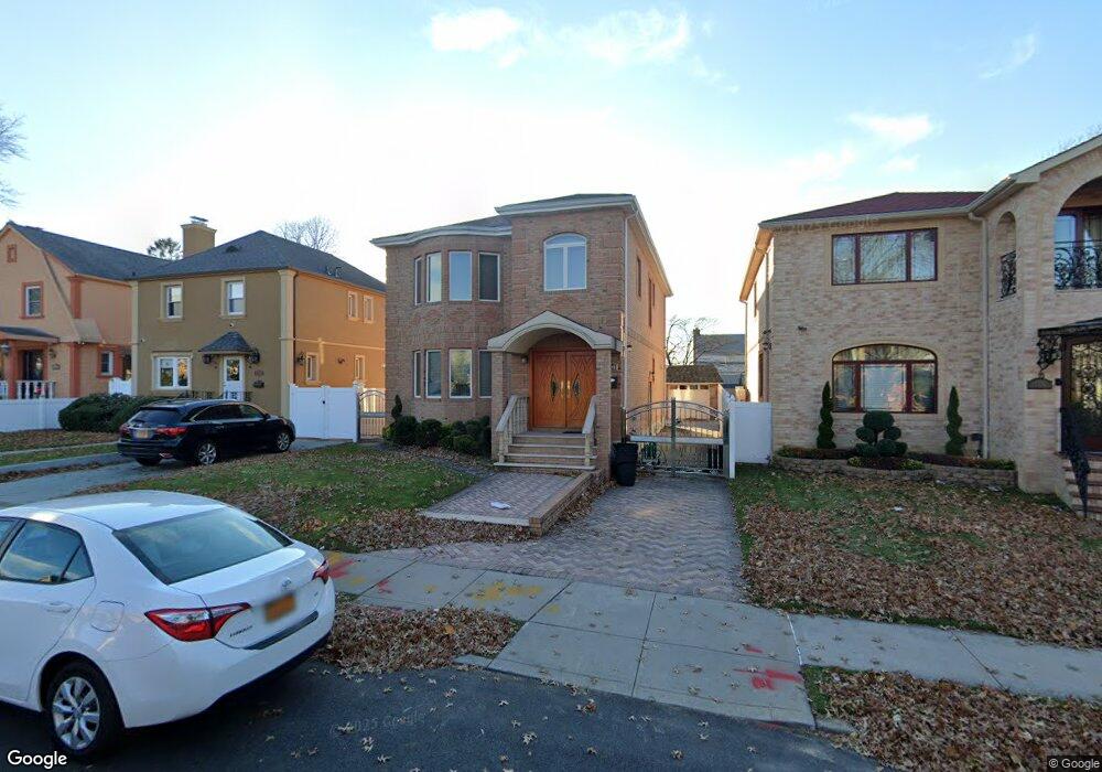 7340 183rd St, Fresh Meadows, NY 11366 - photo 1