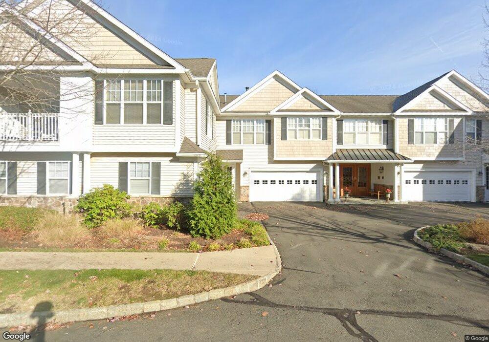 2 Franklin Ct, Newtown, CT 06470 - photo 1