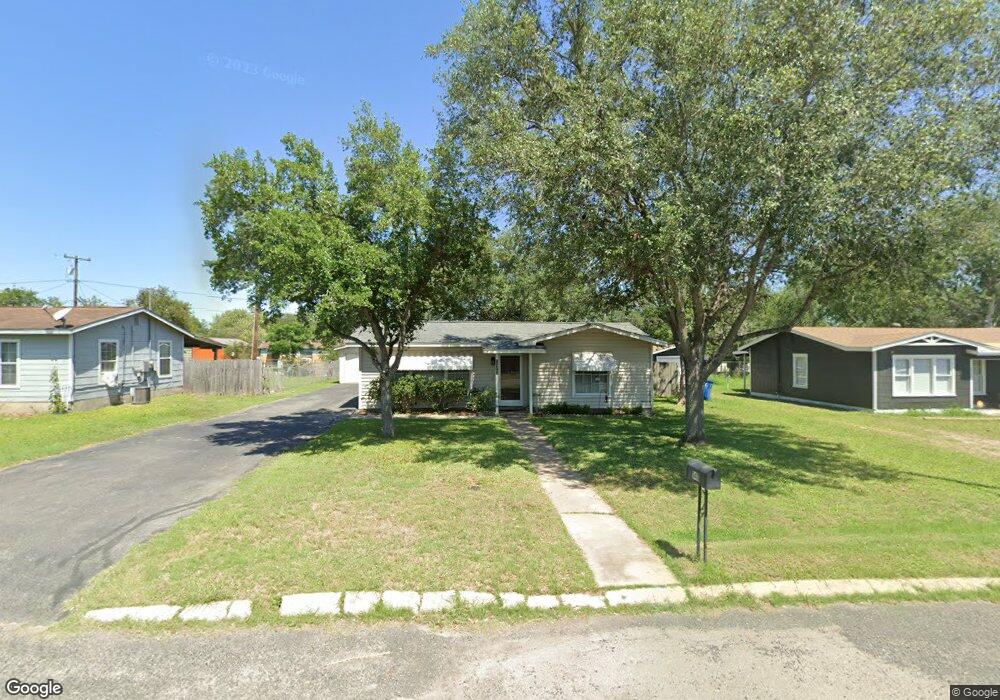 1411 E Corpus Christi St, Beeville, TX 78102 - photo 1