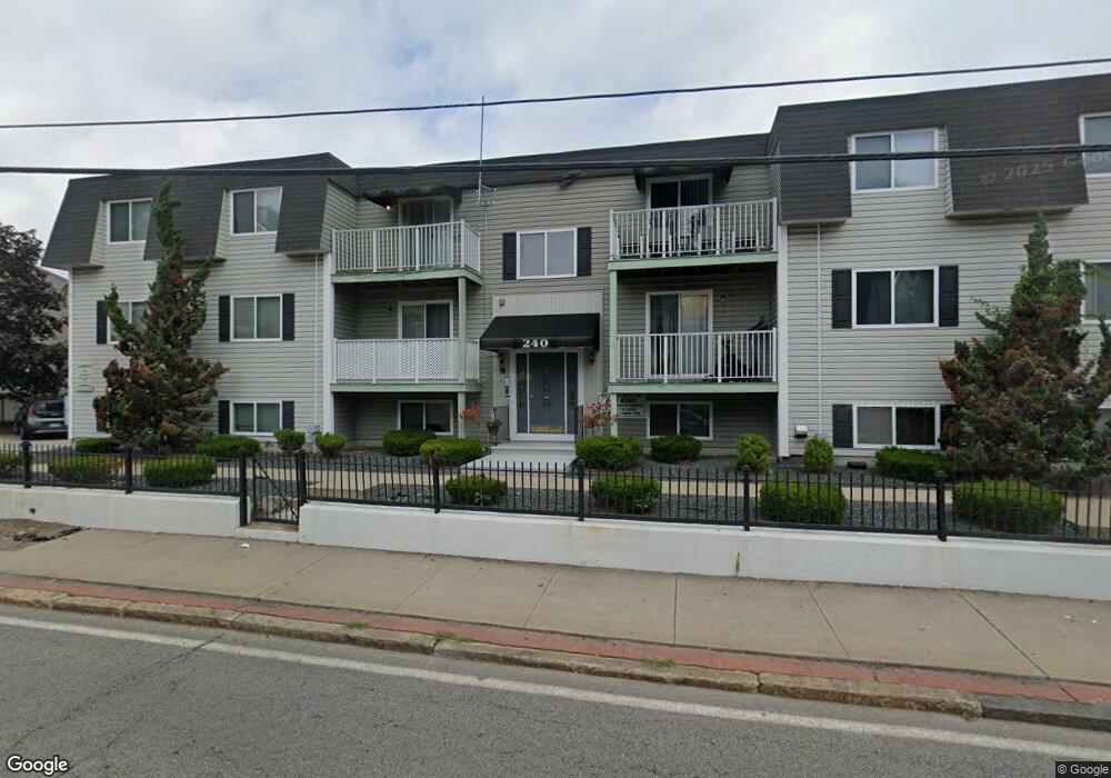 240 Division St unit 12, Pawtucket, RI 02860 - photo 1