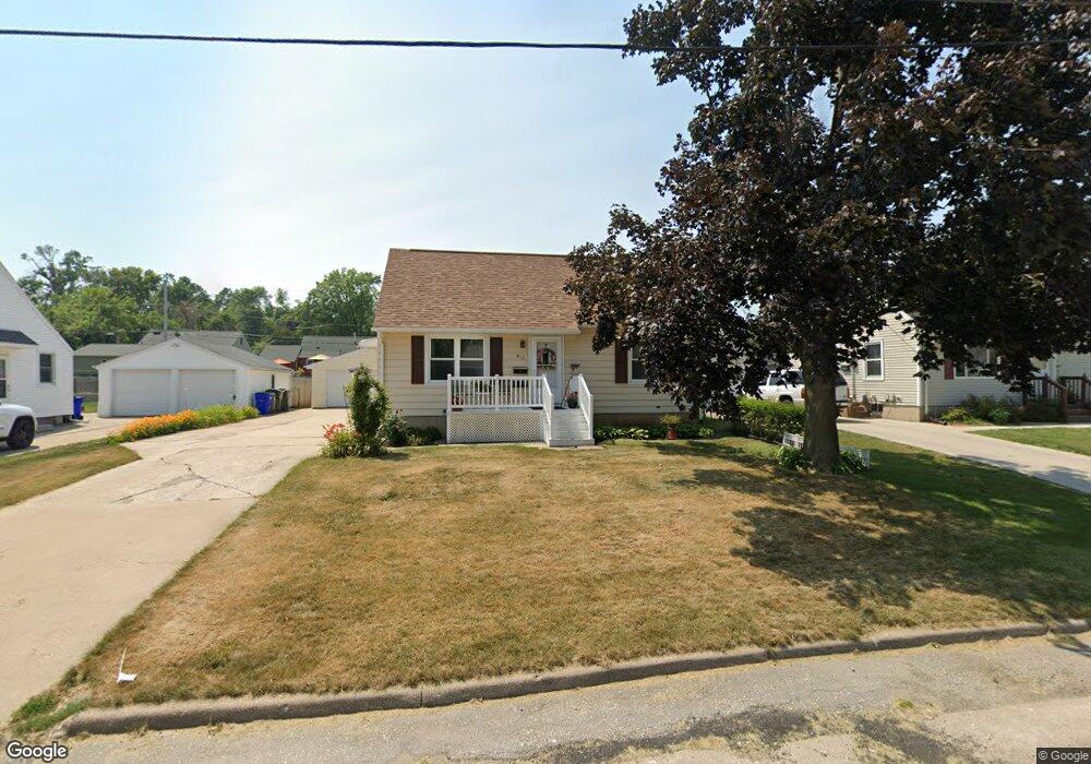 212 22nd St NW, Cedar Rapids, IA 52405 - photo 1