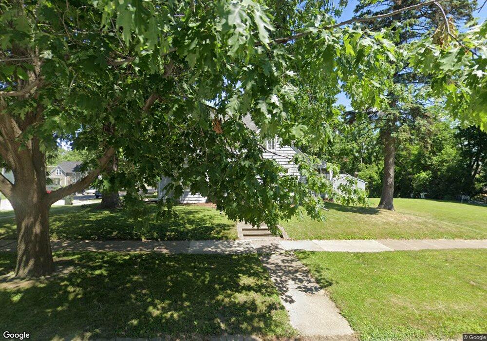 421 W 11th St, Cedar Falls, IA 50613 - photo 1