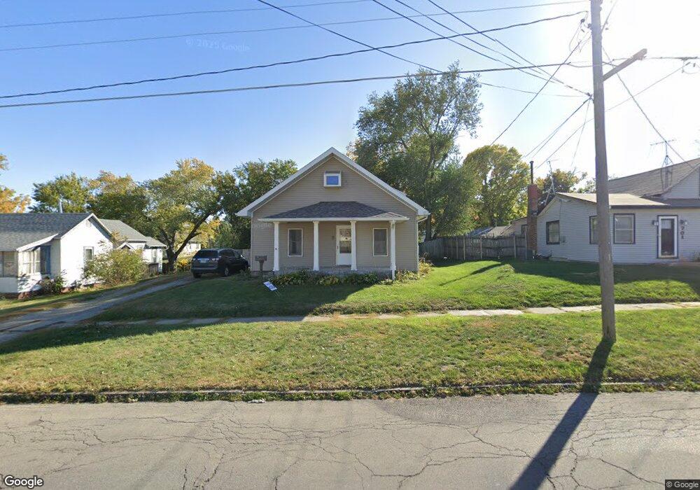 711 N 3rd Ave E, Newton, IA 50208 - photo 1