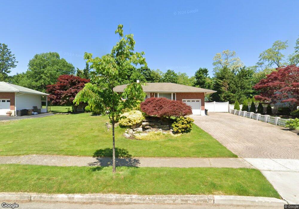 43 Donna Ln, ComMacK, NY 11725 - photo 1