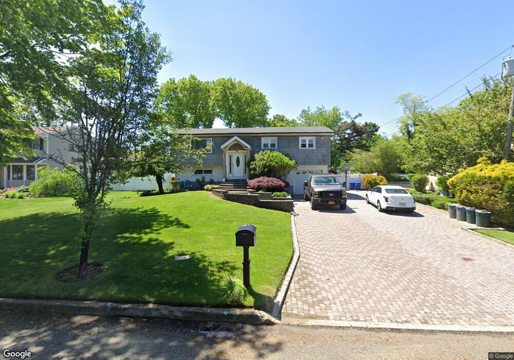 20 Pheasant Dr, ComMacK, NY 11725 - photo 1