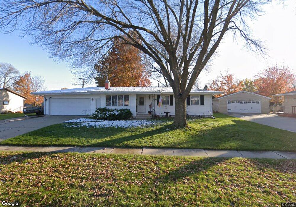 2045 Daleview Dr, Marion, IA 52302 - photo 1