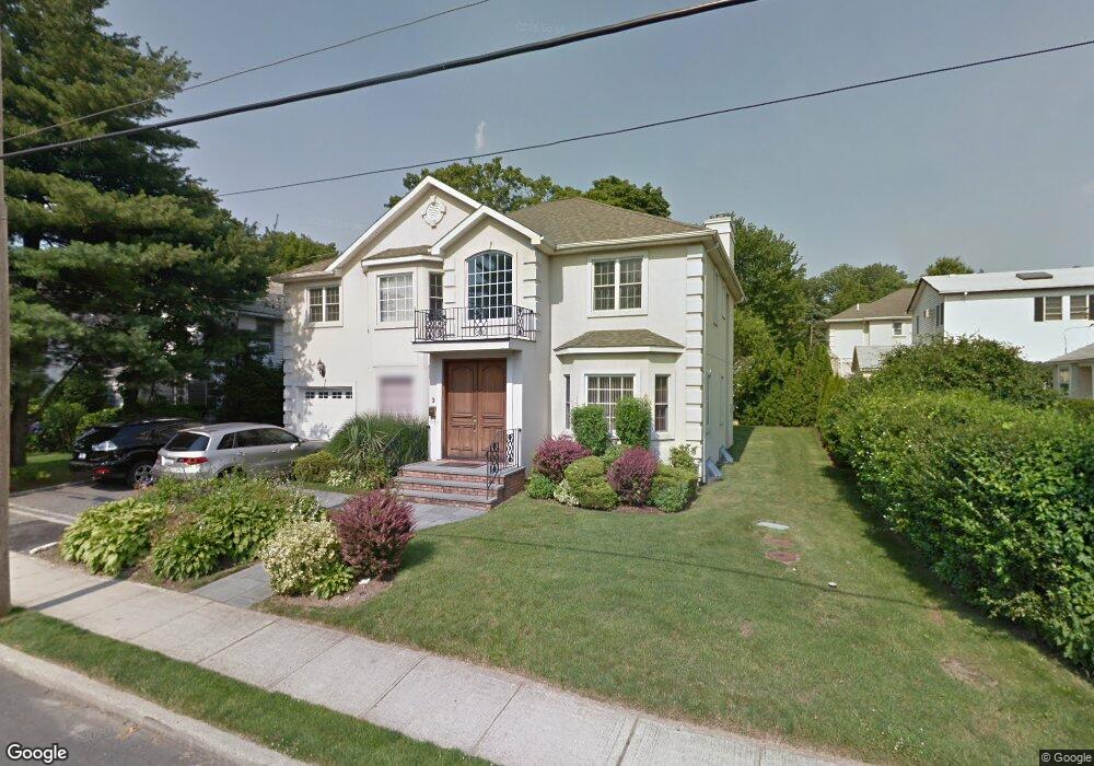 3 Forest Row, Great Neck, NY 11023 - photo 1