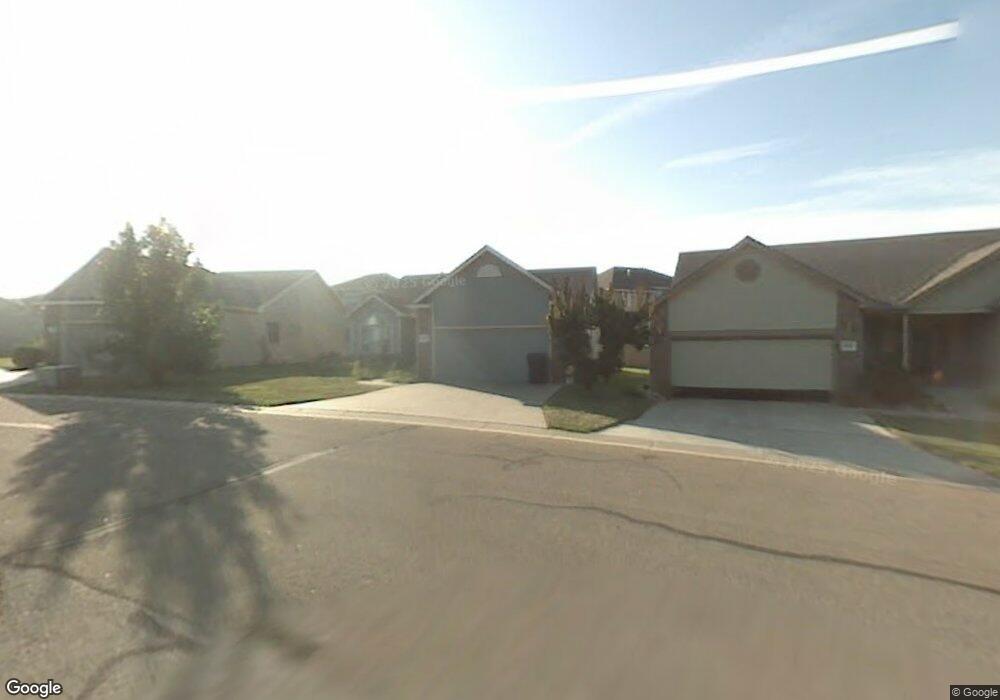 2833 SW Tallgrass Dr, Topeka, KS 66614 - photo 1
