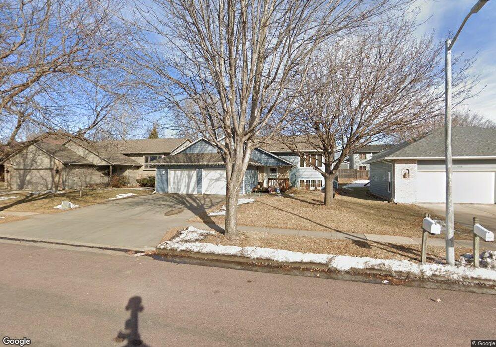 5104 E Fernwood Dr, Sioux Falls, SD 57110 - photo 1