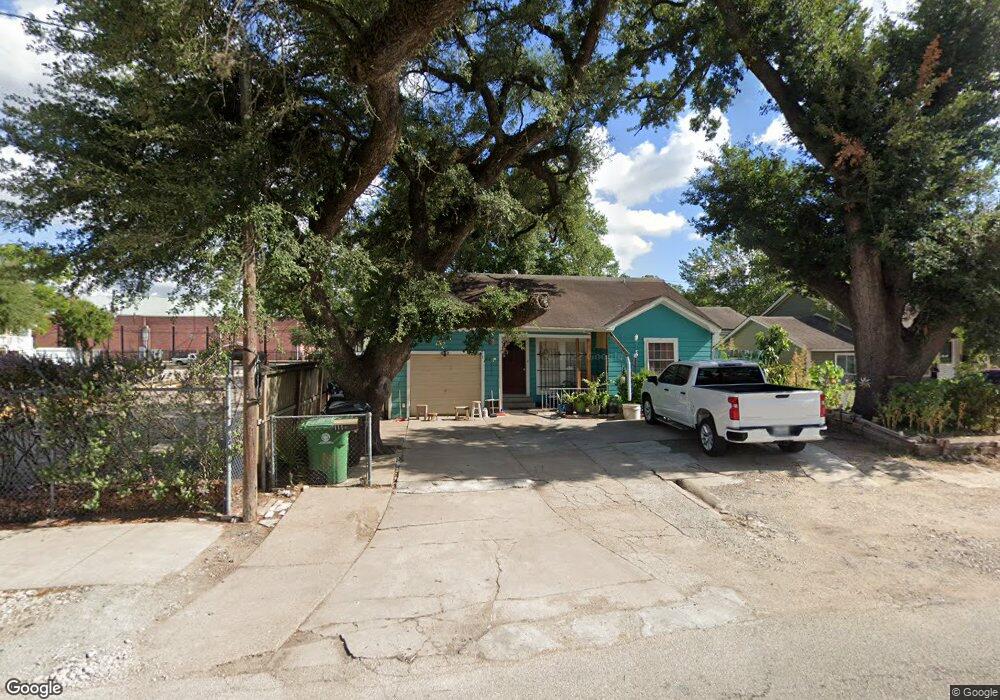111 Melbourne St, Houston, TX 77022 - photo 1